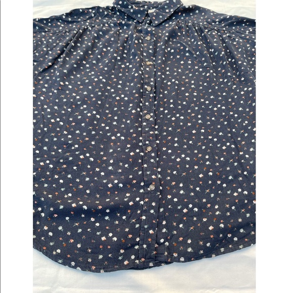 Women's Floral Print Short Sleeve Button-Down Camp Shirt - Picture 4 of 11